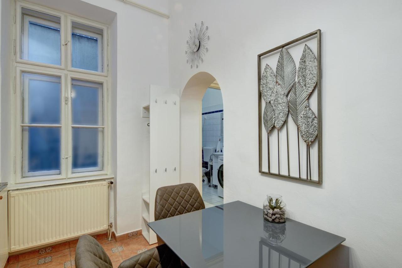 Free Garage Parking, Ac And Bikes In The Downtown Leilighet Budapest Eksteriør bilde